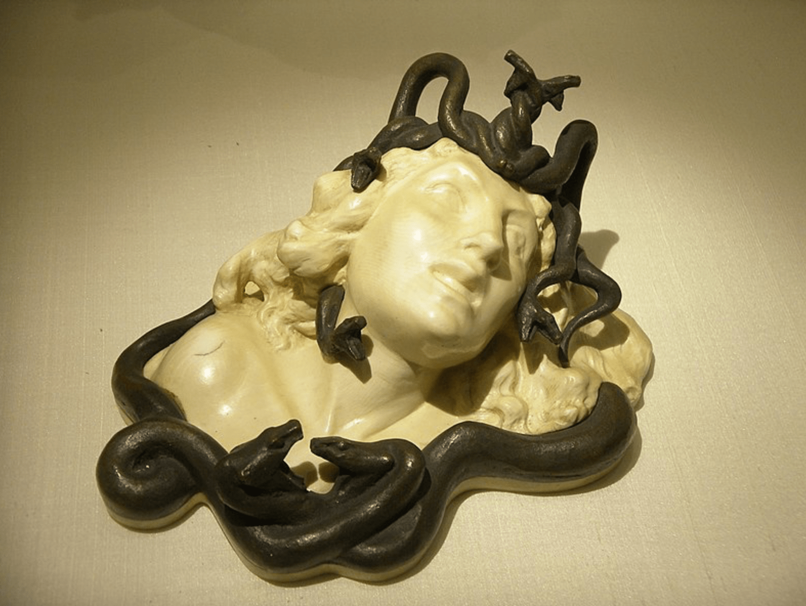 Medusa door Rene Lalique Kennisbank Zilver.nl